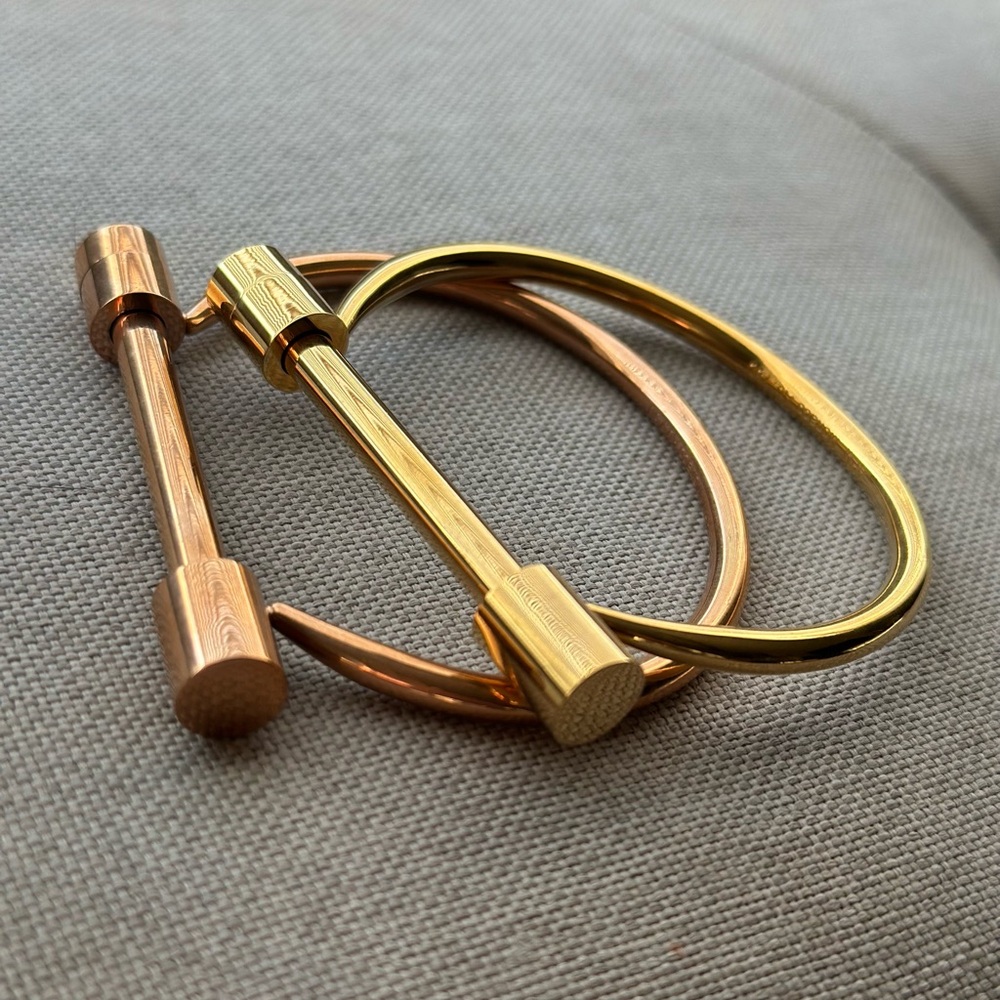 Bracelet ,